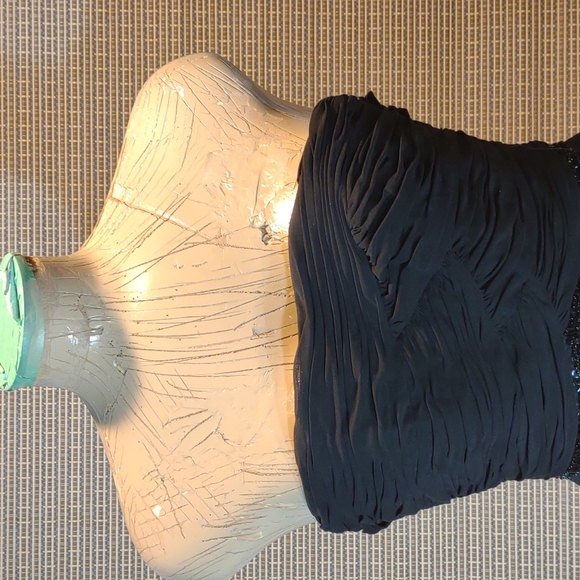 Black Formal/Cocktail Dress by White House Black Market. Size 0 - Picture 2 of 9